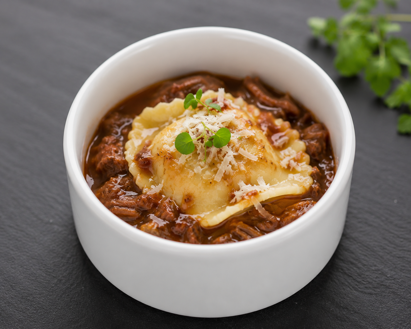 Raviolo alla Vaccinara – STORIA Catering München